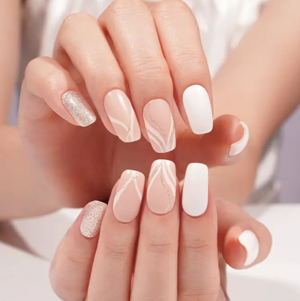 Louvia Gel Nagelstickers – Nude & White Elegance