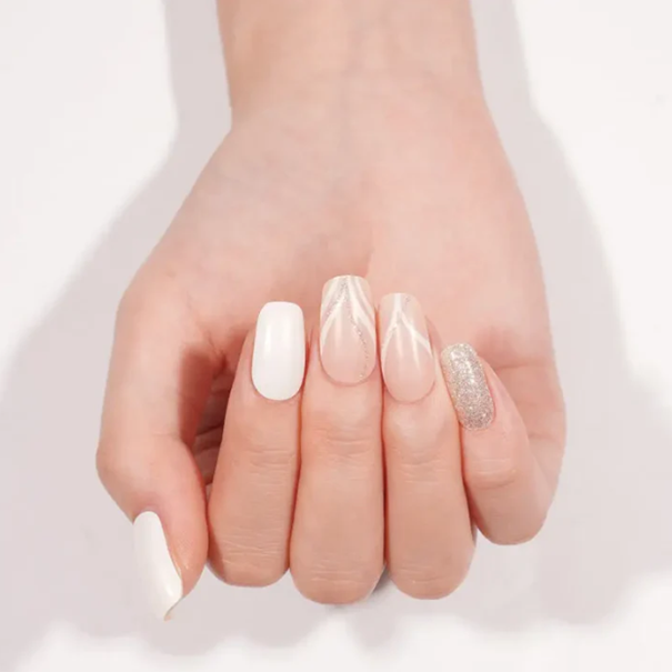 Louvia Gel Nagelstickers – Nude & White Elegance